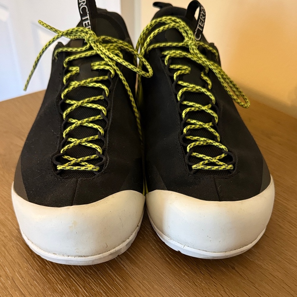 Arc'teryx Men's Konseal GoreTex Black and Yellow Hiking Sneaker Shoes - Size 10 - Picture 4 of 7
